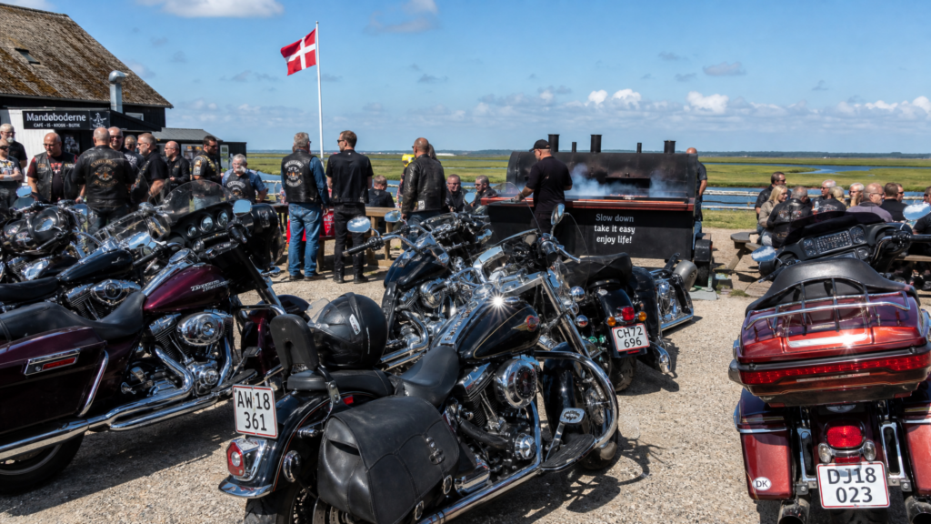 Bikertreffen mit großem Grill