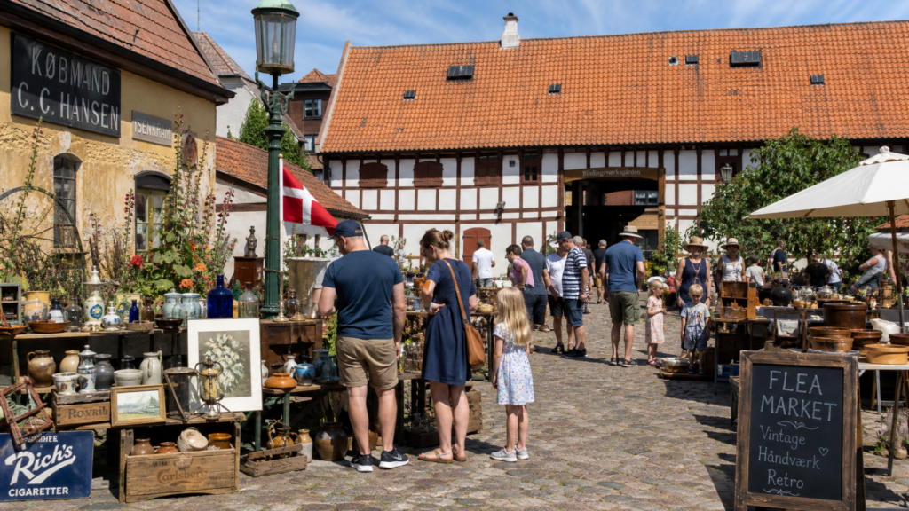 Flohmarkt auf dem Tornby Gl. Købmandsgård