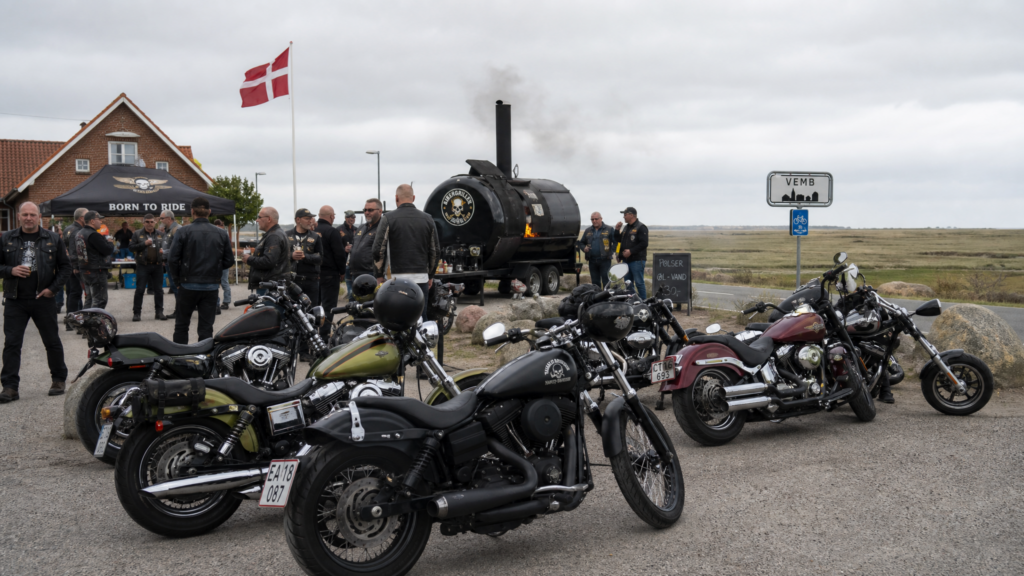 Bikertreffen mit großem Grill